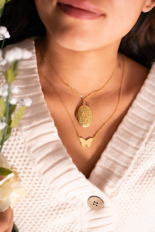 18K Gold PVD Stainless Steel Textured Oval Locket Pendant: Gold