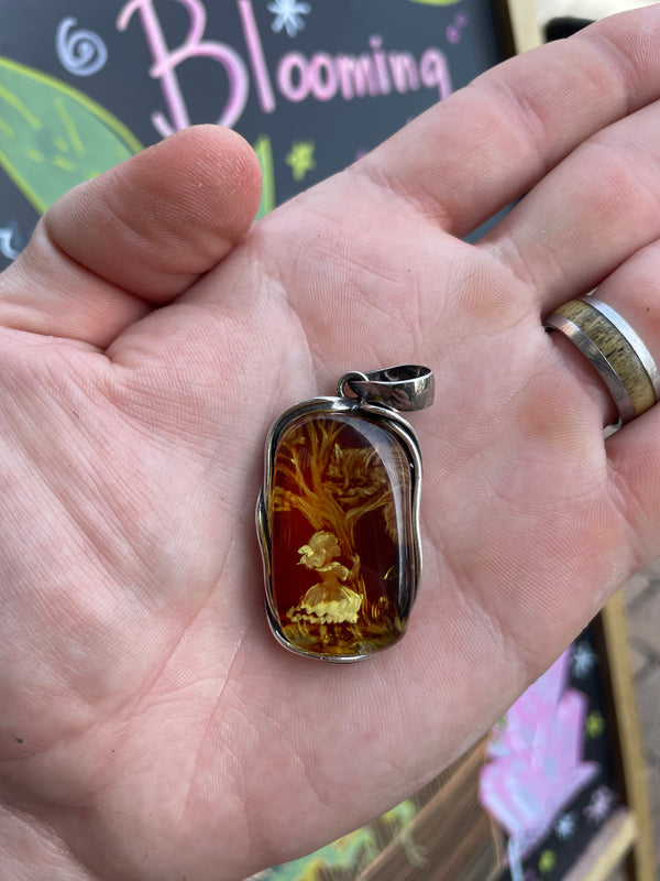 Alice in Wonderland - Alice & The Cheshire Cat Cameo Amber Sterling Silver Pendant