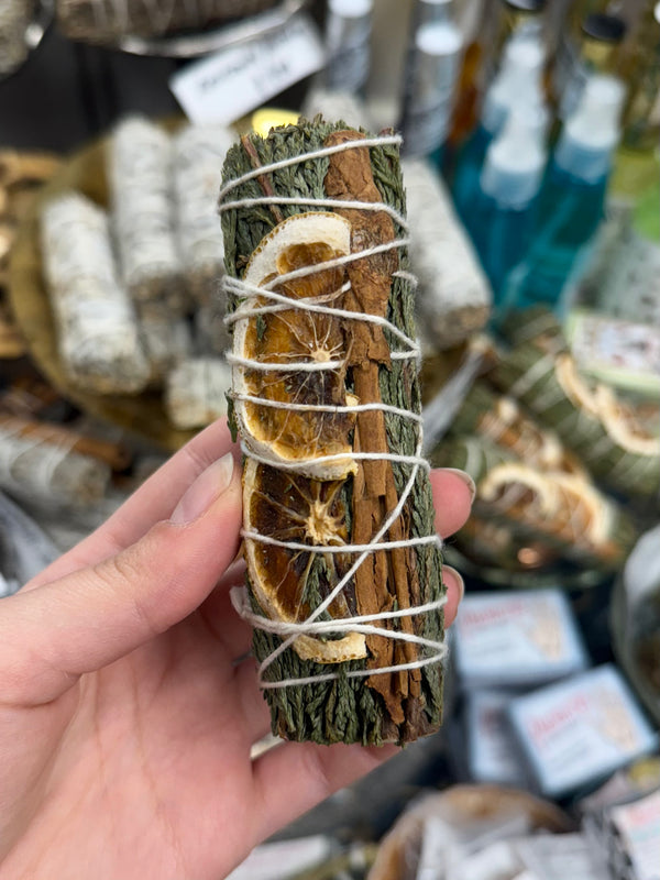 Cedar, Orange & Cinnamon Smudge Stick Bundle (4 in.)