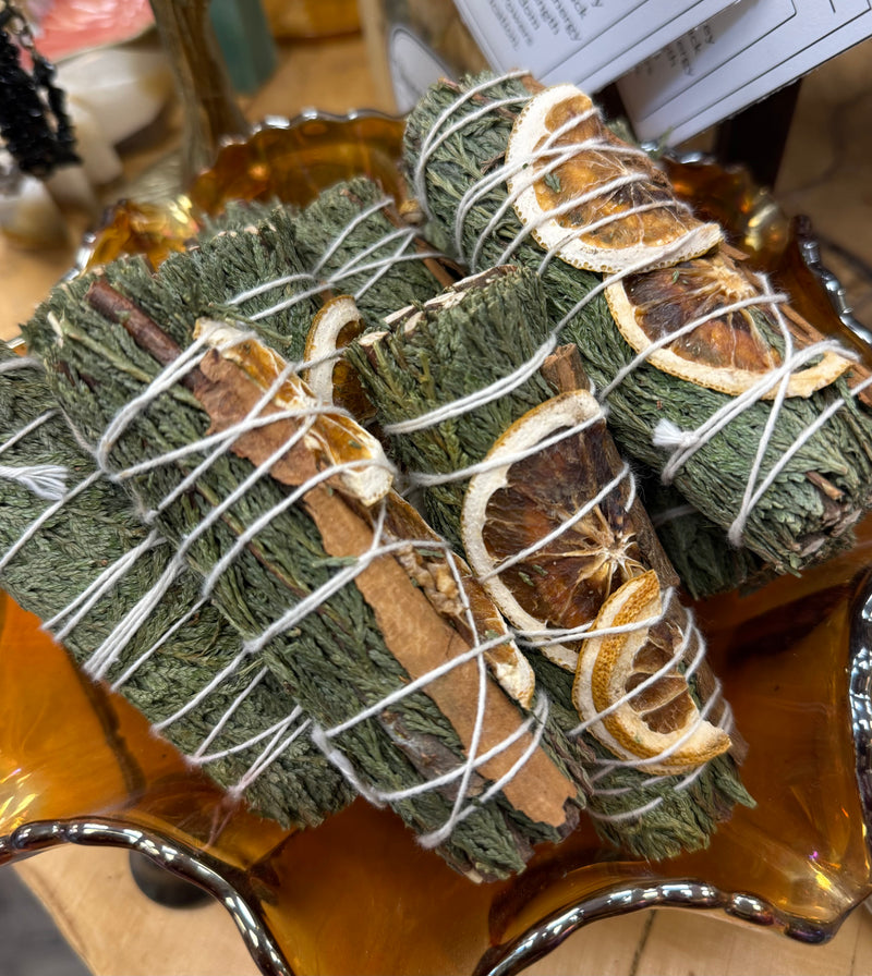 Cedar, Orange & Cinnamon Smudge Stick Bundle (4 in.)