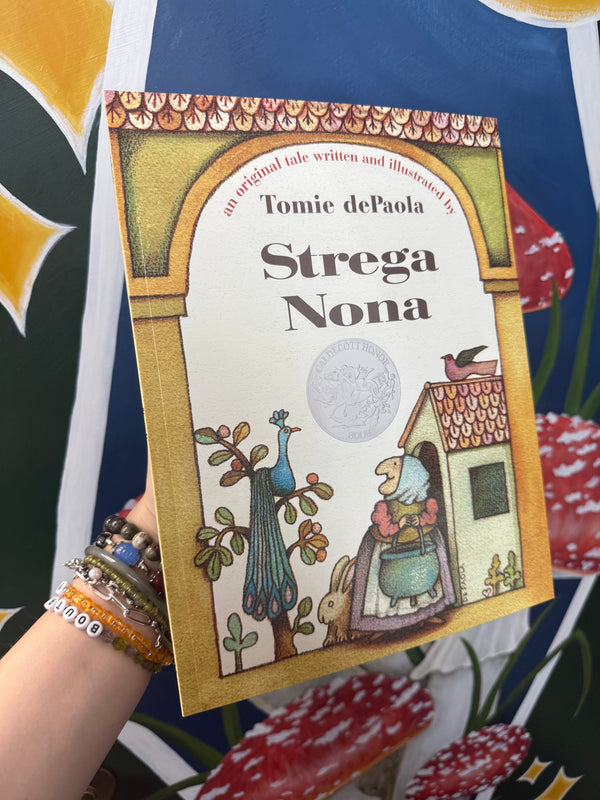Strega Nona by Tomie dePaola - Paperback
