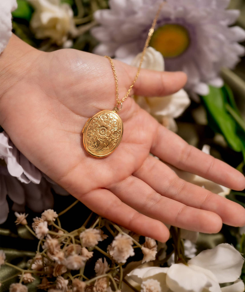 18K Gold PVD Stainless Steel Textured Oval Locket Pendant: Gold